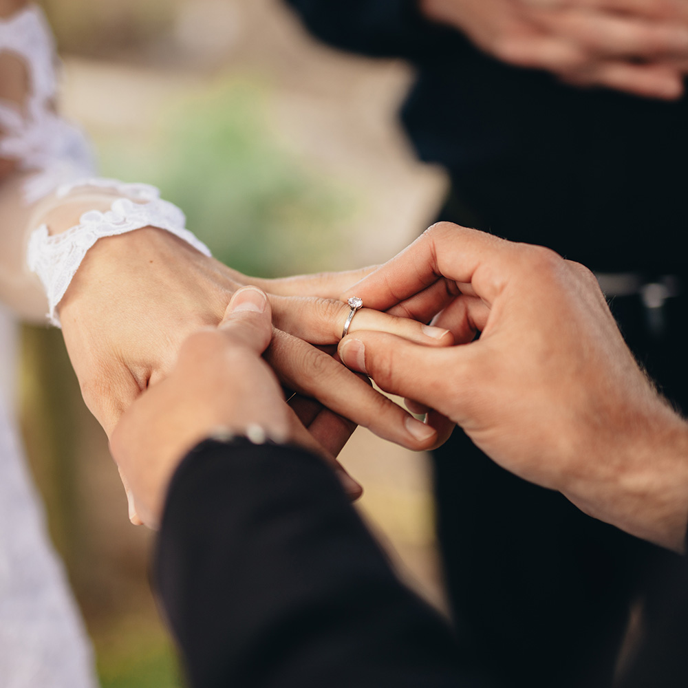 Här kan era gäster hitta detaljer om ceremonin, inklusive tid och plats.